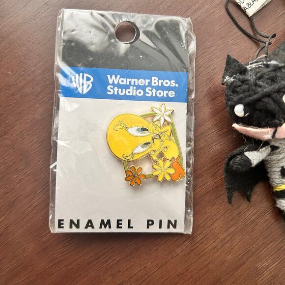 Bundle of DC Batman, Wonder Woman Thread Voodoo Dolls & Tweety Bird Pin - Picture 3 of 5